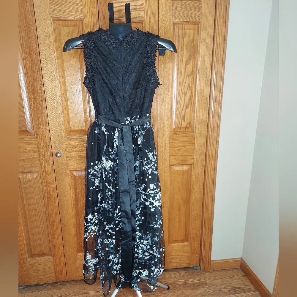 Black and White Floral High Low Dress - Picture 3 of 7